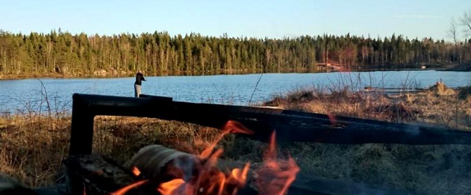 Eld vid sjö