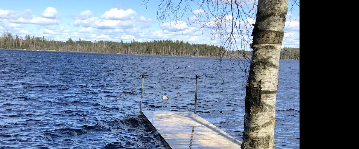 Vikasjön från södra stranden vid båtramp