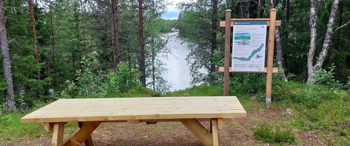 Nytt bänkbord vid Älgedan Sölvbacka