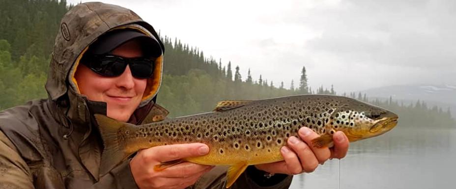 Fjällfiske i regn